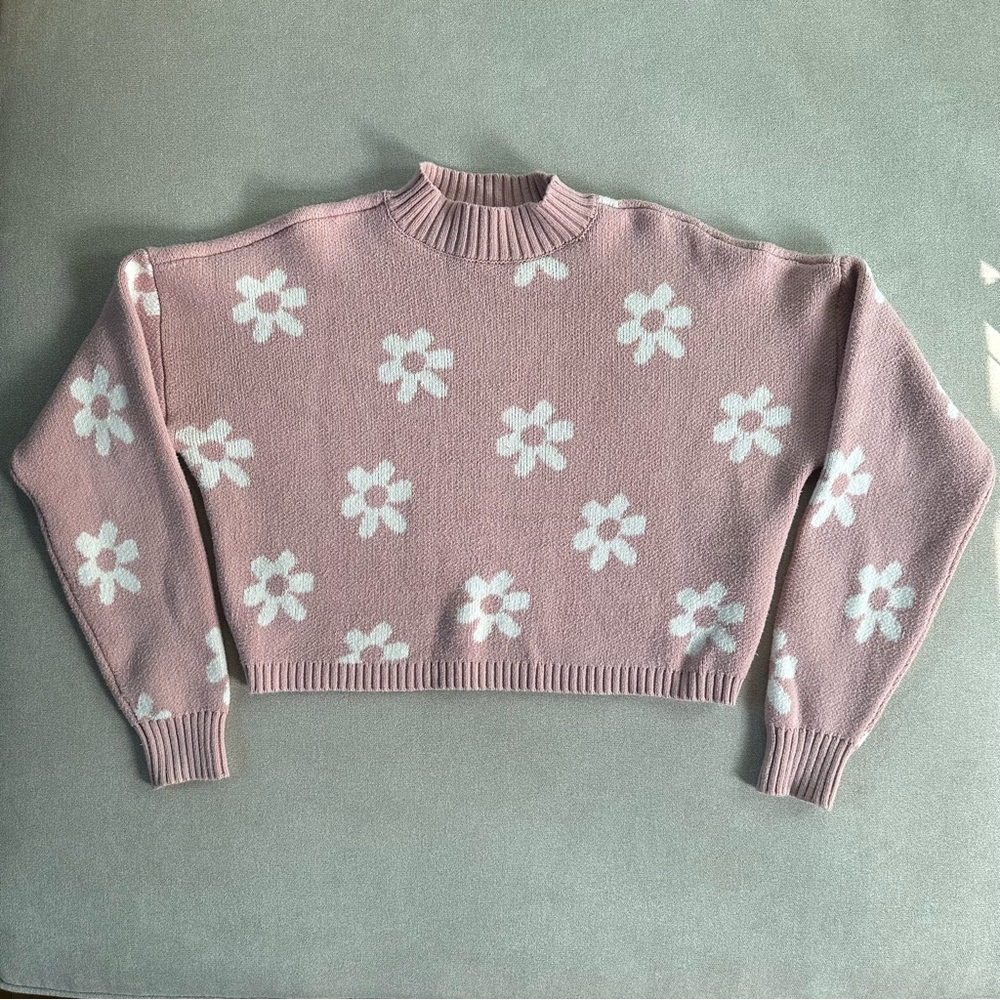 Hollister Pink Floral Cropped Mock Neck Sweater. Medium